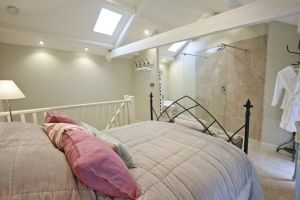 Christina Warwick coach house 19 sm.jpg